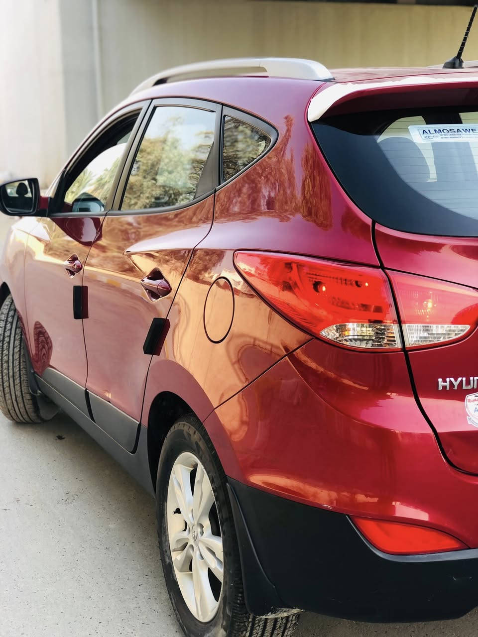 السلام عليكم للبيع توسان موديل 2014 وارد خليجي السياره بيه صبغ جاملغ امامي فقط اثر دحجه بسيطه والباقي كفاله عامه من كلشي محرك  2000 دوش مكفول سياره جديده بمعنى الكلمه مال جناي ماشيه 80 نص فول سياره بعده بحاله الشركه وحداديه وتخم تاير جديد مكان السياره بابل رقم الهاتف ***********
