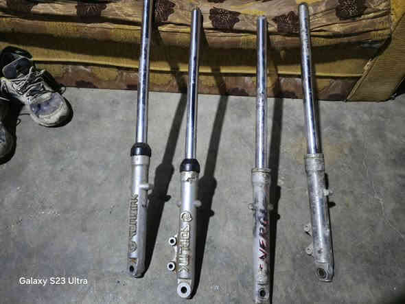 ويل للبيع وكشن ودبلات امامي ٥ كير سونك بيهم عواج بسيط كلش يتعدل يم ابو تورنه  سعر زوج دبلات ١٠ الف ويل ٢٠ الف كامل تاير و جوب ودشلي وكشن نامي ١٥ الف  سيبايه ٨ الف كل اسعار بيهم مجال بسيط. رقمي ***********. مكاني خانقين محطه
