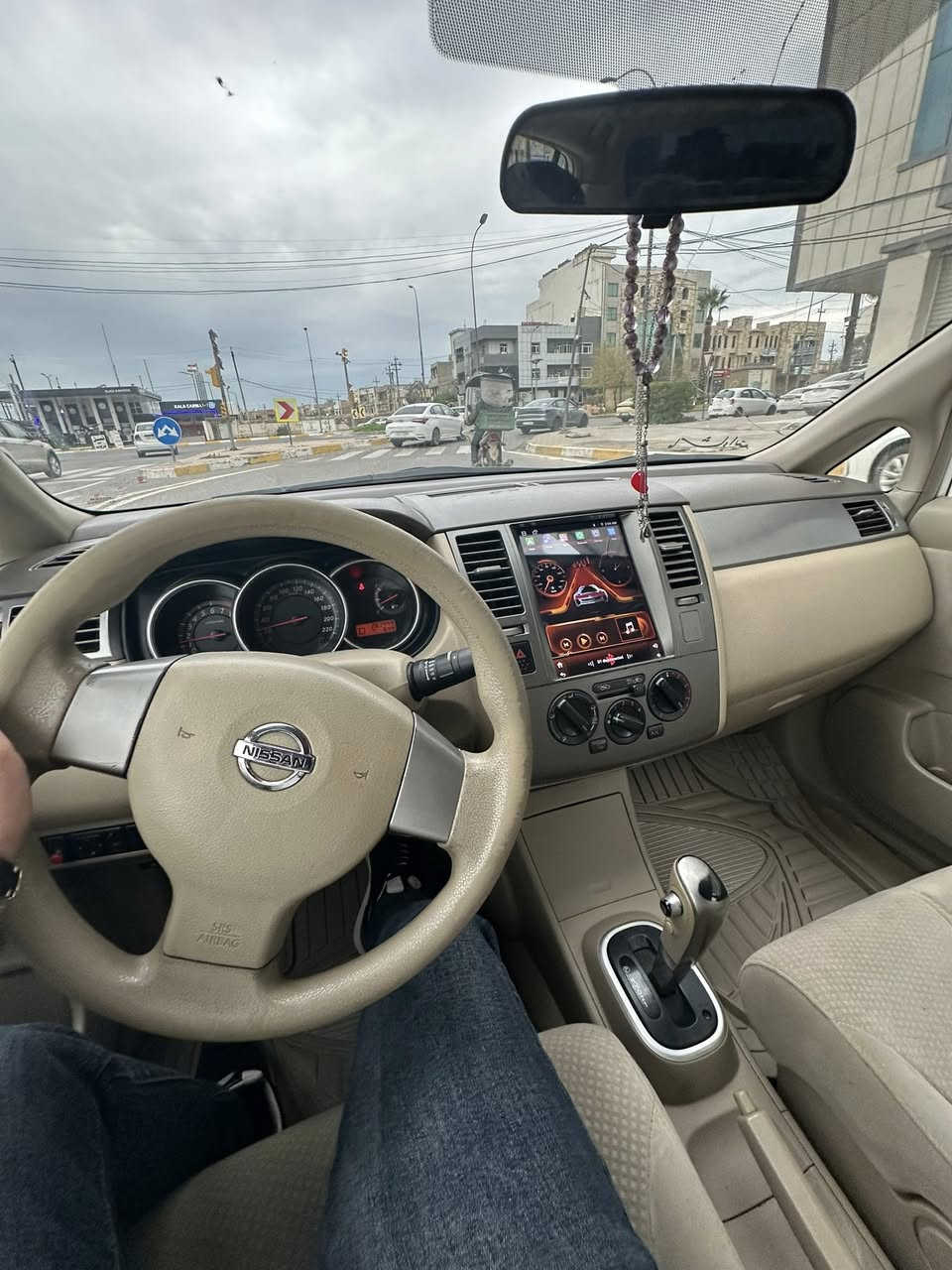 نيسان تيدا خه ليجي ٢٠١١ناوزه رد
مه كينه١.٨
بي بوياغ دووسي جي ته عديلي هه يه 
شاشه ئايبات ويل١٦بيلاد 
ره قه م سه نه وي هه زه نوي 
***********وتسئاب فايبر
