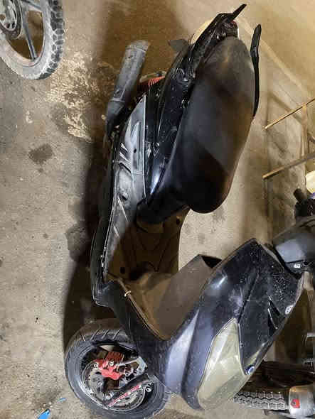 السلام عليكم شباب ادراجه سكنس فحل للبيع أو مراوس حسب القناعه مفتوحه الدراجه أشاير يمنه يسره دبل إشاره كله شغال بس الكلوب الامامي محروك الدراجه كابريتر دراجه نكره سلف نوقصات خفيف بيه يحتاج تبديل دسكات لين بيه صوت خفيف  و الدشبول واكف بس لون بي قفل ستيرن شغال قفل جنطه  شغال السعر 550  وبيه مجال مكاني بغداد الصليخ ال 600 رقمي *********** متواجد واتساب و فيس
