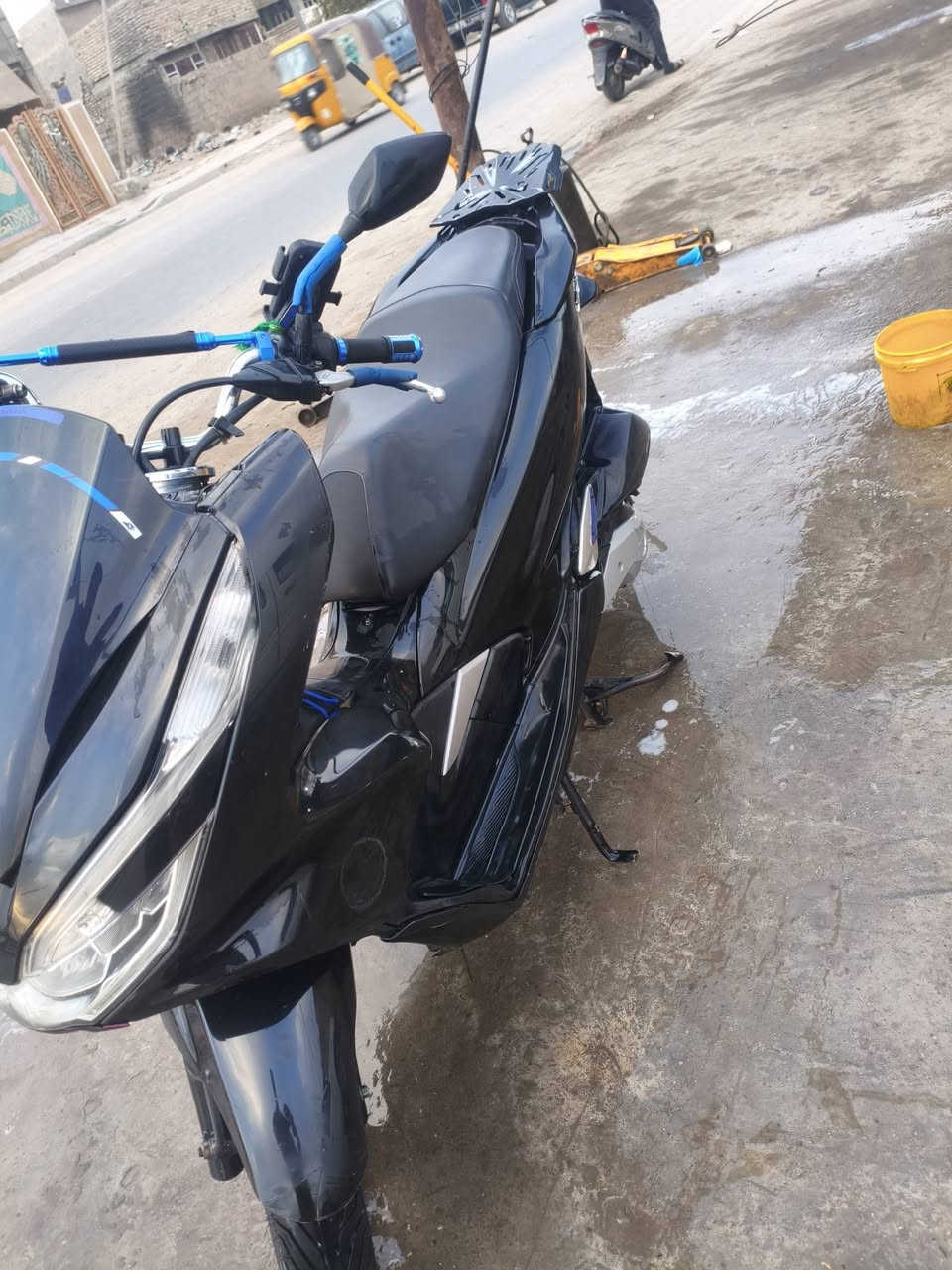 سلام عليكم دراجة pcx جيل الثالث كفاله عامه كفرات بلادية  تخم تاير جديد ماشيه 50 حقيقي سعر 1800 وبيه مجال بسيط مكاني بغداد مدينة الصدر ***********
