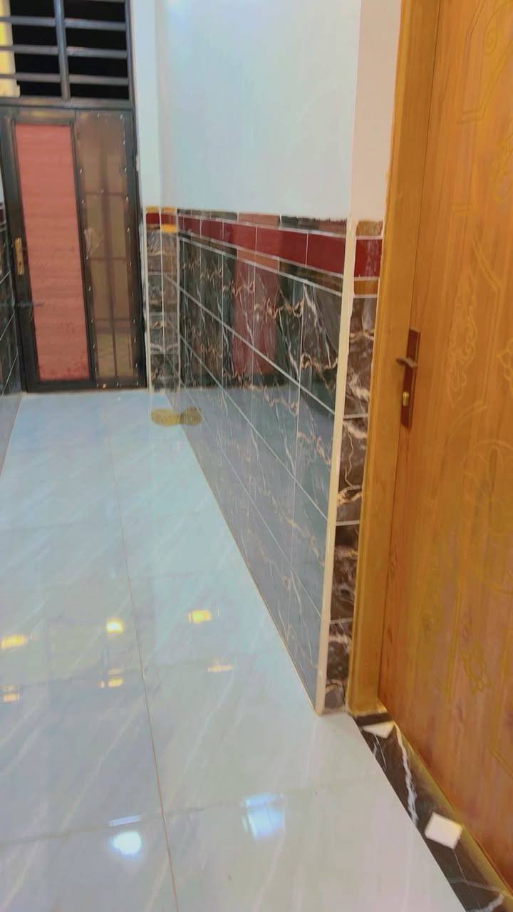 بيت للبيع مساحته 125 زراعي بيت ركن عله فرعين الفرع 10 متر عنوانه بغداد سبع قصورالسفسار***********
