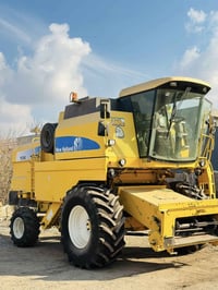 ‎کوردی: دەڕاسە نیوهۆڵەند tc56 مۆدێل 2006 3500 سەعات ئیشی کردیە فول موا...