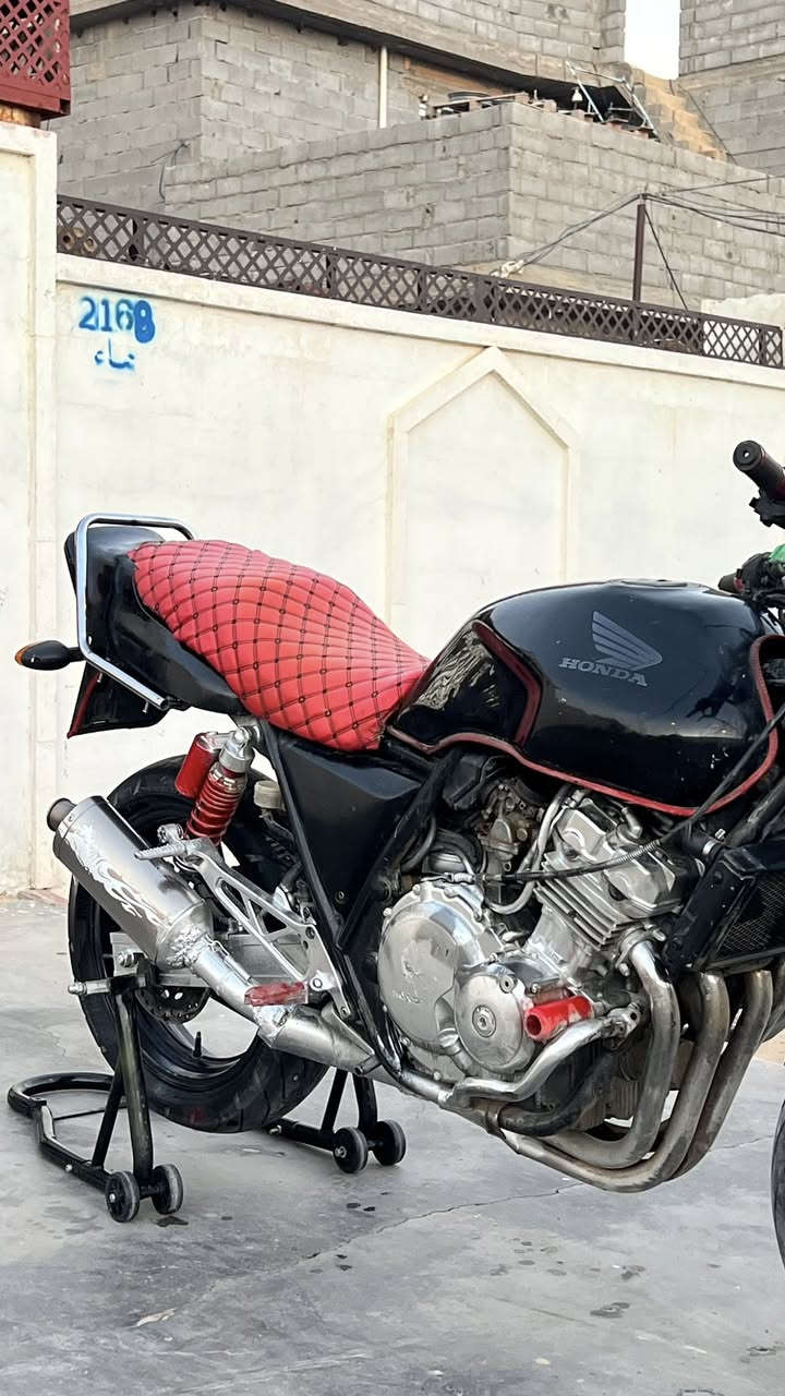السلام عليكم
‏CB4 جيل اول 16 ولف بدون اوراق 
للبيع مستعجل ع بيعتهاا 
الدراجة كاملة من كلشي نقصهاا بس العدادات واحد منهن مكسور شغاله نكره صلف بيهاا بس صوت تفيلس والباقي مكفوول سعرهاا ( مليون و 100) وبيهاا مجال قليل 
مكاني الانبار قضاء عامرية الصمود 
***********
