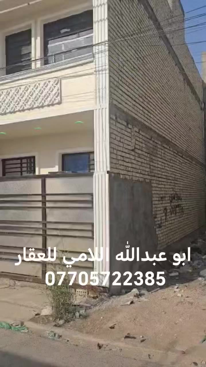 يا الله سلام عليكم دار للبيع مساحته 50 متر واجها 4 نزال 12ونص طابقين يحتوي استقبال حولي وخدمات وغرفتان نوم كبيره منطقه الشعب السريدات الأولى مربع الثاني تبليط وخدمات كامله بيت جديد  للإستفسار مكتب الأخوين للعقار بأداره ابو عبدالله اللامي للعقار ***********
