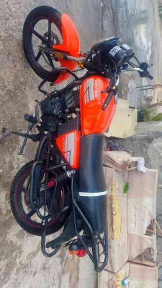 سلام عليكم 
دايوان 2022 للبيع 
مكينه 150
 
السعر 1.550 وبيها مجال 
باقي التفاصيل 
 متوفر واتس واتصال : ***********
