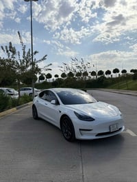 تسلا موديل ٣ • ٢٠٢٢ • مجال قليل