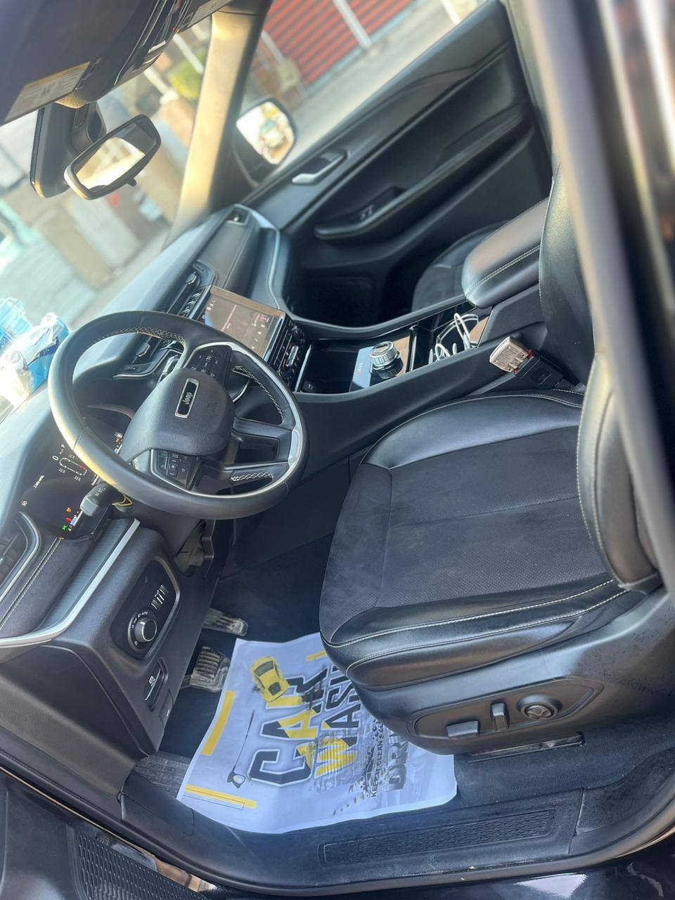 جيب لاريدو موديل 2023  
7 راكب وارد امريكي جديدة بمعنى الكلمة 
حادثها دعامية فقط السياره مكفولة من الصبغ 
المحرك 6v مكفول من فتح الكير 
رقمها بغداد  
مكان السياره حي الجهاد الرقم *********** 
السعر 285
