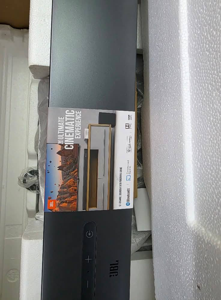 ساوند بار جي بي ال. جديد بالكارتونة ابد ما مستخدم  مع كافة الملحقات  220واط  صوت روعة  سعرة 150الف يوجد توصيل
