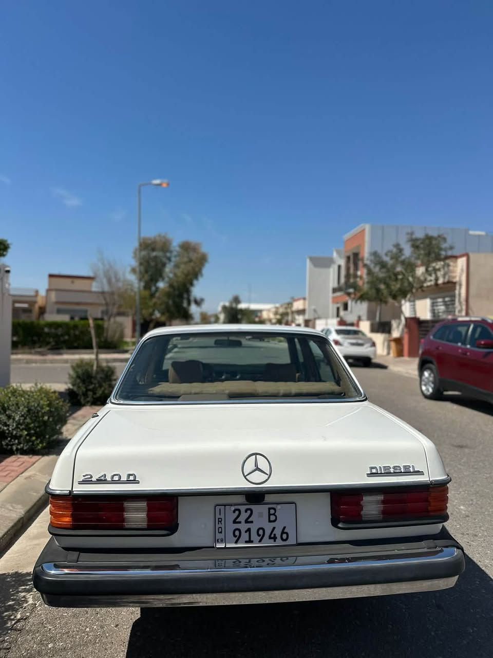 1980
ديزل فول بلاد بس الصبغ مصبوغ جديد ماشي 120 الف ميل 
السياره 4 سلندر بدون سوبر وبدون توربو
السياره كاز 
السعر 120
***********
