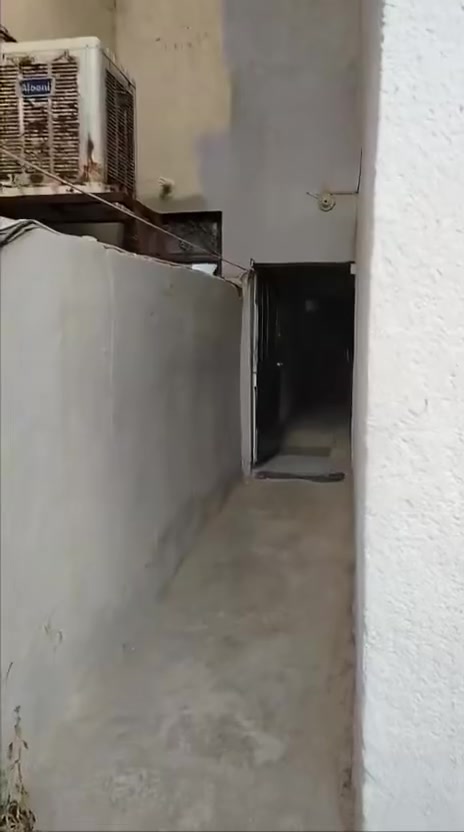 يالله سلام عليكم يوجد لدينا بيت طابقين غرفتين وصاله ومطبخ وخدمات كراج ومدخلين الاستفسار اتصل على رقم او واتساب 
***********
سعره 450
