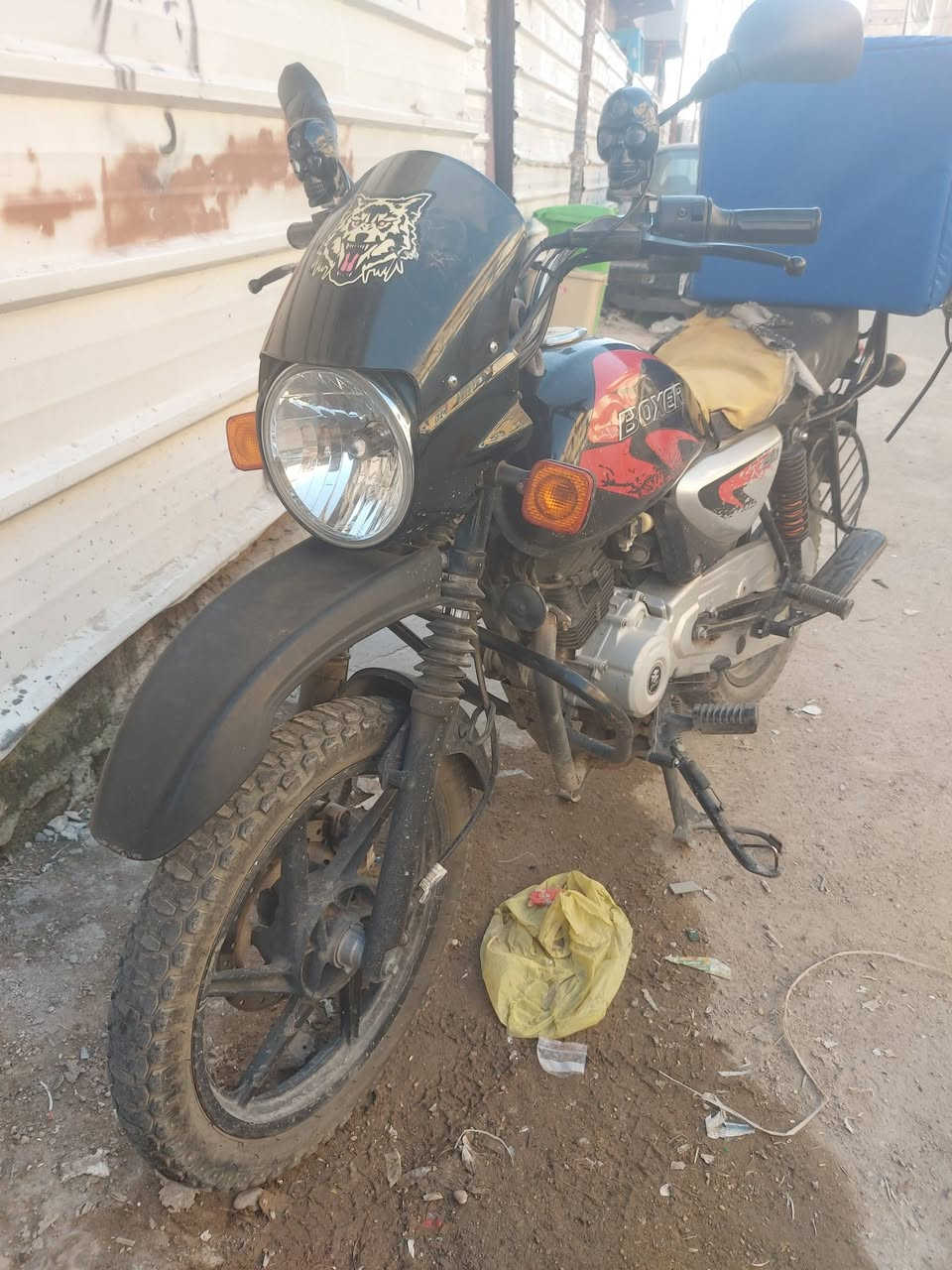 بوكسر للبيع موديل ٢٢ دراجه مال شغل نضيف وتخبل تجفيد شركه  دراجه نضيفه وتخبل ومابيه اي نقص  بدون أوراق اورقها بل شركه بل بلديات واكفلك سرقه وعشاير تجي تأخذ من باب لبيت مكاني بغداد لشعله لسعر مليون وميه وبيها مجال
***********
