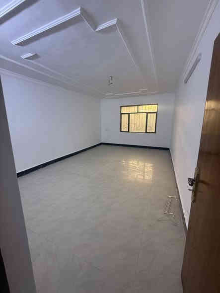 #للايجار 150 متر ثلاث طوابق كراج كبير 

يحتوي على ثلاث غرف نوم وصاله مطبخ حار بارد صحيات 
السعر مليون ١٠٠ الأستفسار *********** 📞
