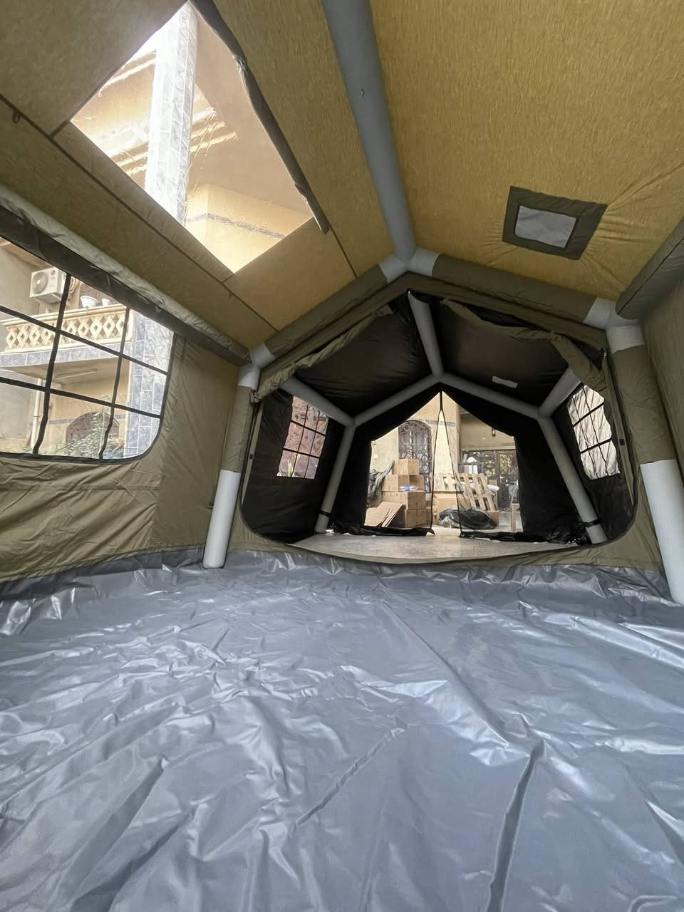 خيمة نفخ القياس الكبير 
واللون المميز 
قماش جادر ثخيين 
قياس( ٥*٣ ) متر 
الجوانب عاليات انتاج اوربي 
•غرفتين 
•فتحة بانوراما 
•فتحتين مدافئ 
• ناموسيات بكل شباك 
• نايلون اضافي للشبابيك 
وزنها ٤٥ كيلو

سعرها ٧٥٠ الف 

للحجز اتصال على ***********

