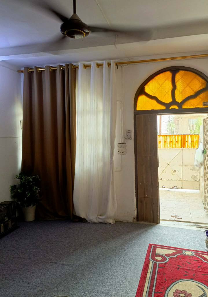 دار للبيع مساحه 50متر 
واقع حال 65 متر 
الموقع حي اور قرب حسينية المصطفى التفاصيل اكثر اتصل واتساب ***********
