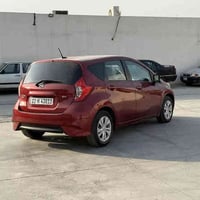 للبيع  نيسان فيرسا موصفات sv موديل 2017 شاشه  كامره  ضررها جاملغ وبوند...