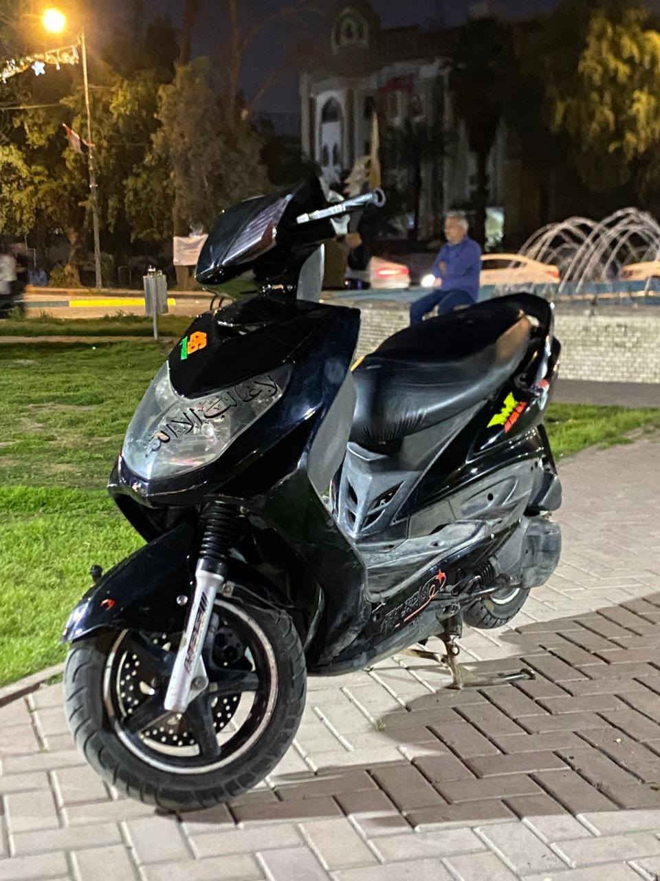 السلام عليكم  من رخصه صاحب الكروب
دراجه سكنس فحل للبيع خطين نوزل نكره بكل وقت 
بلاديه كهرباءيات كامله وشغاله بيه نقص دشبول طافي ودراجه خير من الله للاستفسار اتصال *********** فقط اتصال على الخط مكان  بغداد صليخ
