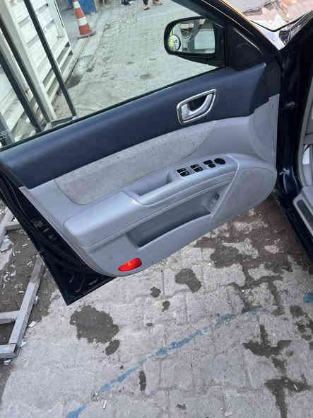 السلام عليكم سوناتا 2006 ٦ سلندر
 صبغ احزام 
حادثهة طخة. بالدوسةمال سايق
كير ومكينة  حاوية كبس
تبريد ثلج
صدر امامي خلفي كلة جديد
بطن جداً نظيفة 
تخم تاير جديد
سيارة جاهزة 
مصرف مابيهة
باسمي  تحويل 
كهربائيات كفالة 
شاشة  وكاميرا
سستم صوت لكزيز
السعر ١٠٥ وبيهة مجال
السيارة مصروف عليهة
وبيهة طخة بارد ما معالجهة فقط
مكان السيارة بغداد
الرقم *********** بغداد
