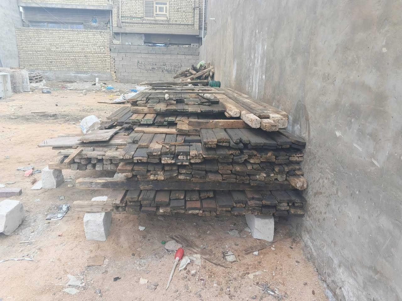 خشب للبيع بس الوح بغداد شهدء العبيدي***********
