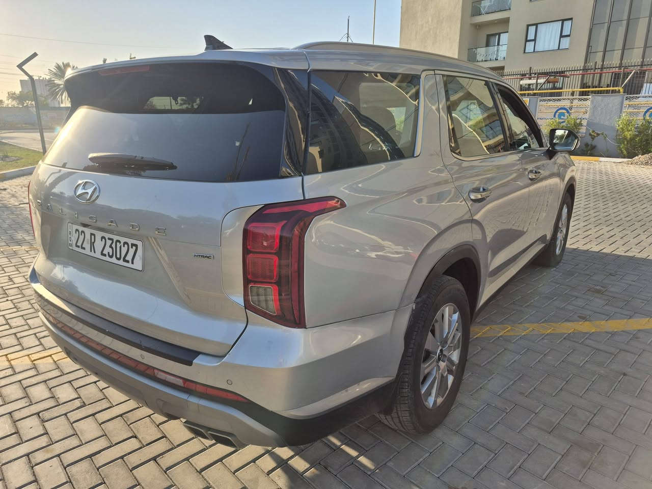 السلام عليكم 
هيونداي باليسايد 2023 
وارد امريكي 
مواصفات SEL 
محرك 3.8 
ماشية 24 الف ميل 
ضررها جاملغ السايق صبغ 
بصمة وتشغيل عن بعد 
كشنات جلد وتدفئة كشنات 
كشنات امامية كهرباء 
جنطة كهرباء 
كشنات الوسطية سياحي منفصل 
رادارات امامي وجانبي قيادة ذاتية وتحديد مسار 
شحن وايرلس 
حساسات خلفية 
وبعد هواي مواصفات بيها 
دخول جديد وترقيم جديد اربيل 
سنوية بأسمي تحويل مباشر 
السعر 268 وبيها مجال 
مكاني بغداد حي الجهاد 
***********
***********
