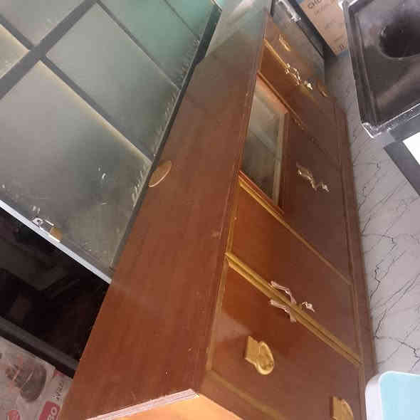 كنتور 2باب و3 جديد نجاره معرض حجي باسم الشمري العنوان بزل حلاته قرب محطة الراضي الاستفسار الاتصال ع الأرقام التالية ***********/***********
