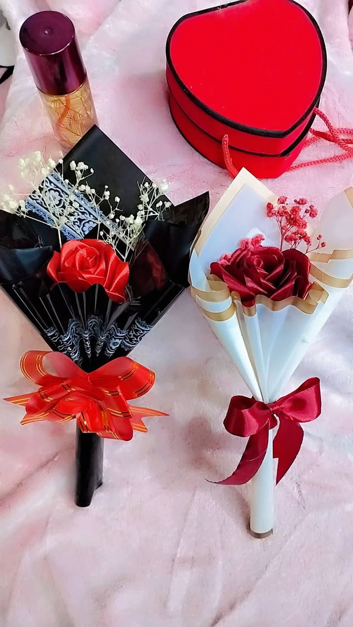 تجهيز كافة الورود الصناعية🌹
يوزر الانستا(ss.vsy)
  للطلب( ***********)
