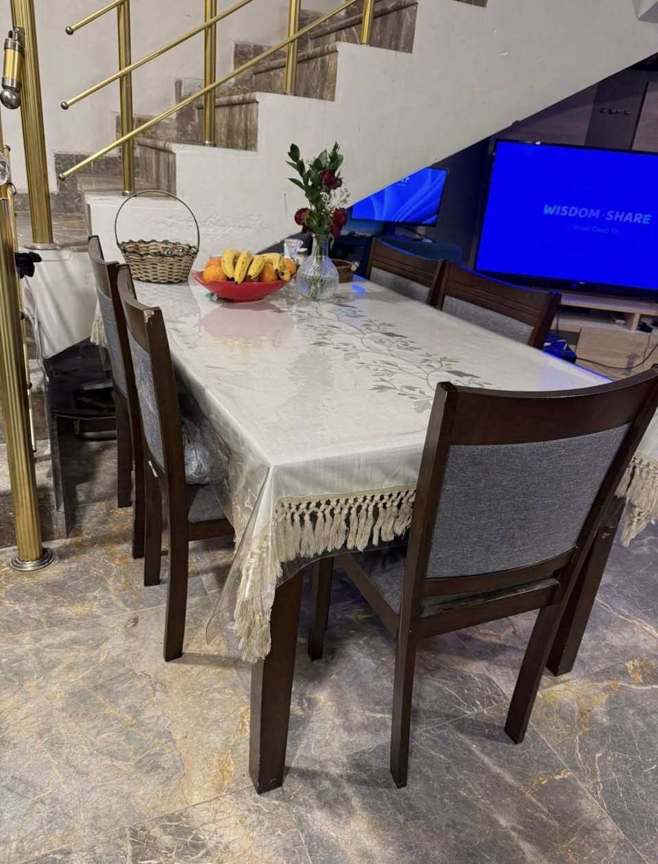 للبيع 
ميز طعام خشب 
السعر /٢٥٠ الف 

للبيع 
تخم كورنر 5 مقاعد تركي لون رصاصي فاتح 
السعر /400 الف 

للبيع 
ميز تليفزيون خشبي واسود
السعر /  ٦٠ الف  

للبيع 
تخم كورنر ٩ مقاعد لون رصاصي طوخ
السعر /٢٥٠ الف 

للبيع 
تخم ٦ مقاعد  بنفسجي اللون 
يحتاجله فقط صبغ
 خشب قوي جداً 
السعر / ٢٠٠ الف

للبيع 
سياره طفل جديده لا يوجد اي ضرر فيها 
تحتوي على ريموند تحكم وشاحنه 
وأغاني وتحكم ذاتي سياقه بعد الشحن 
ما صار شهرين من اخذتها 
سبب البيع ضيق المكان 
السعر/ ١٠٠ الف  بيها مجال 

للبيع 
طباخ أربع عيون الضرر فيه فقط مكسوره الحديده الي توصل صونده الغاز بيه يحتاجله صيانه بسيطه 
عيونه نارهم كلش قويه واصليه 
السعر / ٦٥ الف 

للبيع 
ثلاجه حجم وسط
الضرر فيها يحتاجله غاز فقط يعني حالياً 
التجميد يشتغل لكن الثلاجه الجوه تبريدها ضعيف 
السعر / ٥٠ الف 

العنوان / بغداد / العامريه 
الرقم /  ***********
