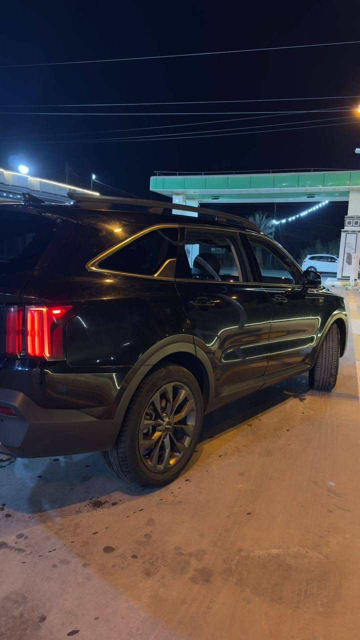 سورنتو 2022 X lien برستيج 
أعلى مواصفات بل سورنتو Vip منفصل  محرك 2500 تيربو 
وارد امريكي الضرر جاملغ وبنيد 
رقم بغداد انكليزي تحويل مباشر. 
المواصفات 
خمس كامرات محيطيه 
رادارات امامي وخلفي وجانبي 
سقف بنوراما انارة سقف لمس 

خمس وضعيات قياده 
فور ويل 
هاند بريك بصمه 
كشنات جلد 
الكشنات الاماميه تدفئه تبريد 
والخلفيه فقط تدفئه 
تدفئه ستيرن + هزاز استيرن عند الرجوع توقف ذاتي 
صندوك كهربأء ذكي 
يفتح عن الاقتراب 
قايده ذاتيه +تحديد مسار 
مانع انزلاق 

وشاشه الكترونيه تتغير حسب وضعيه القياده وتفتح كامره داخليه عند الاشاره بمكان الرون أو الكيلو متر حسب الاتجاه 
وتشغيل عن بعد 
وبعد بيها هواي مواصفات. سعر 220

***********0
