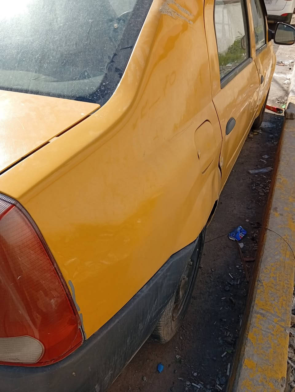 السلام عليكم من رخصة الادمن سيارة رينو لوكان 2010 عمومي بغداد مصفرة هيئة وغرامات سنوية لل28 السعر 32 وبيها مجال حق الجية حالة السيارة كما موضح اماممكم في الصور تليفون ***********
