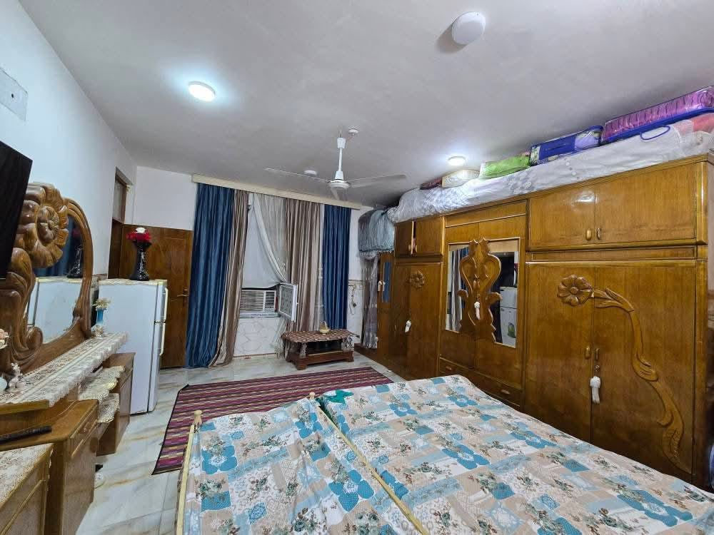 دار للبيع مساحه 200م 
طابو زراعي سند 25 
الطابق الاول 
غرفتين نوم.   هول.   استقبال.   مطبخ.   مجمع صحيات داخلي وخارجي.       كراج سياره 

الطابق الثاني 
غرفتين نوم.     هول.     مجمع صحيات.   

السعر 135وبيه مجال.   بيع مستعجل 

بناء حديث  طابوك.  صب كونكريت.    عروض الشارع 8م
بابل ورديه داخل قرب الأمام سيد موسى
 لاستفسار ***********
