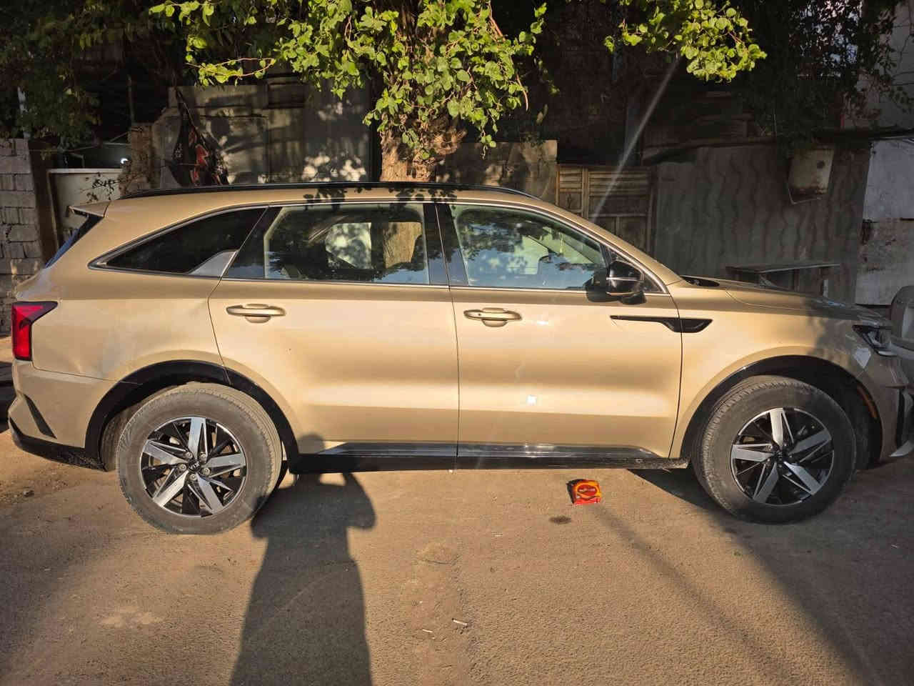 السلام عليكم 
كيا سورنتو ٢٠٢١ حادثه قبق الجنطه والدعاميه بدون ايرباك البجم كبس مكفول السياره بصمه سبعه راكب محرك ٢٥٠٠ السعر ٢٢٨ ورقه للاستفسار الاتصال ***********
