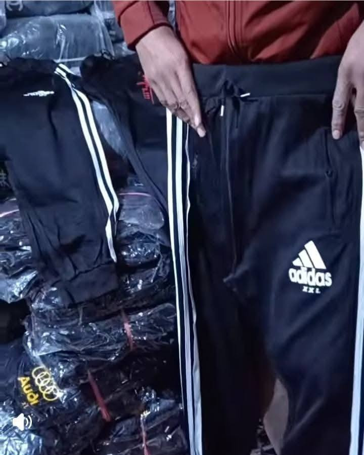 #بجامة_رجالية_وولادية
#من_محلات_أبو_علي
اللون #أسود_رياضي 
البيجامة الرجالي #٣_قياسات
L, XL, 2XL
بسعر #٣٥٠٠_دينار فقط 
البيجامة الولادي #٣_قياسات
7, 8, 9
بسعر #٣_آلاف دينار فقط. 

#العنوان
الشارع المقابل لشارع حسينية أسد الله ومجمع #محمد_كمال الطبي
#خلف_معجنات_وحلويات_زمزم
على طريق #محلات_بيع_الدجاج والطيور (طريق إعدادية الصناعة) 
#مقابل قصابة الرافدين ومكتبة الرافدين وكهربائيات غسان عساف 
#بجوار مخبز عباس ممش

لدينا #خدمة_توصيل داخل مدينة طوز خورماتو.
زورونا تجدون عندنا #الأفضل_والأرخص إن شاء الله.


**إذا كنت صاحب هذا الإعلان وتريد حذفه لأي سبب، رجاءا أرسل رسالة إلى الدعم الفني**