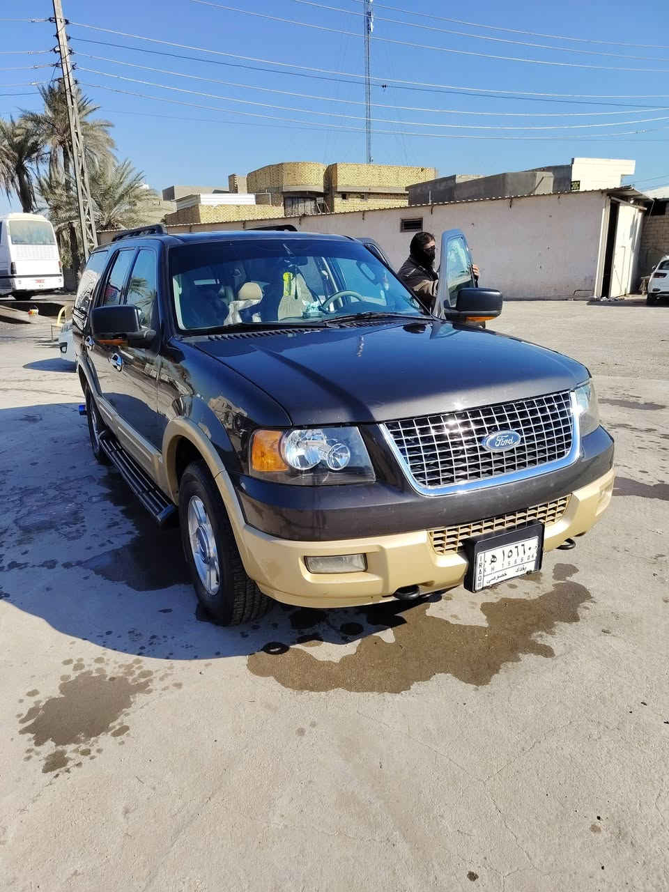 السلام عليكم
فورد للبيع موديل 2006 رقم بغداد مكينه 8 محور منظومه غاز كشن كهرباء ستيرن كهرباء تبريد تدفئه  بيه بعد هواي مواصفات سياره جاهزه بدون حادث بيه رشات صبغ ابيع حزام السعر 90 وبيه مجال مكان السياره بابل ***********
