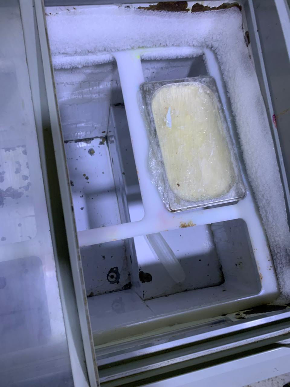 مجمدة مال مطاعم اصلية من وكالة ايكور الي بالكرادة ماخذه 7 اوراق شرط الفحص ثلج تبريده اقوة من العادي كلشي مابيه بس لون داخل رايح قليل رايده ب 300 الف حي 17 مكانة ***********
