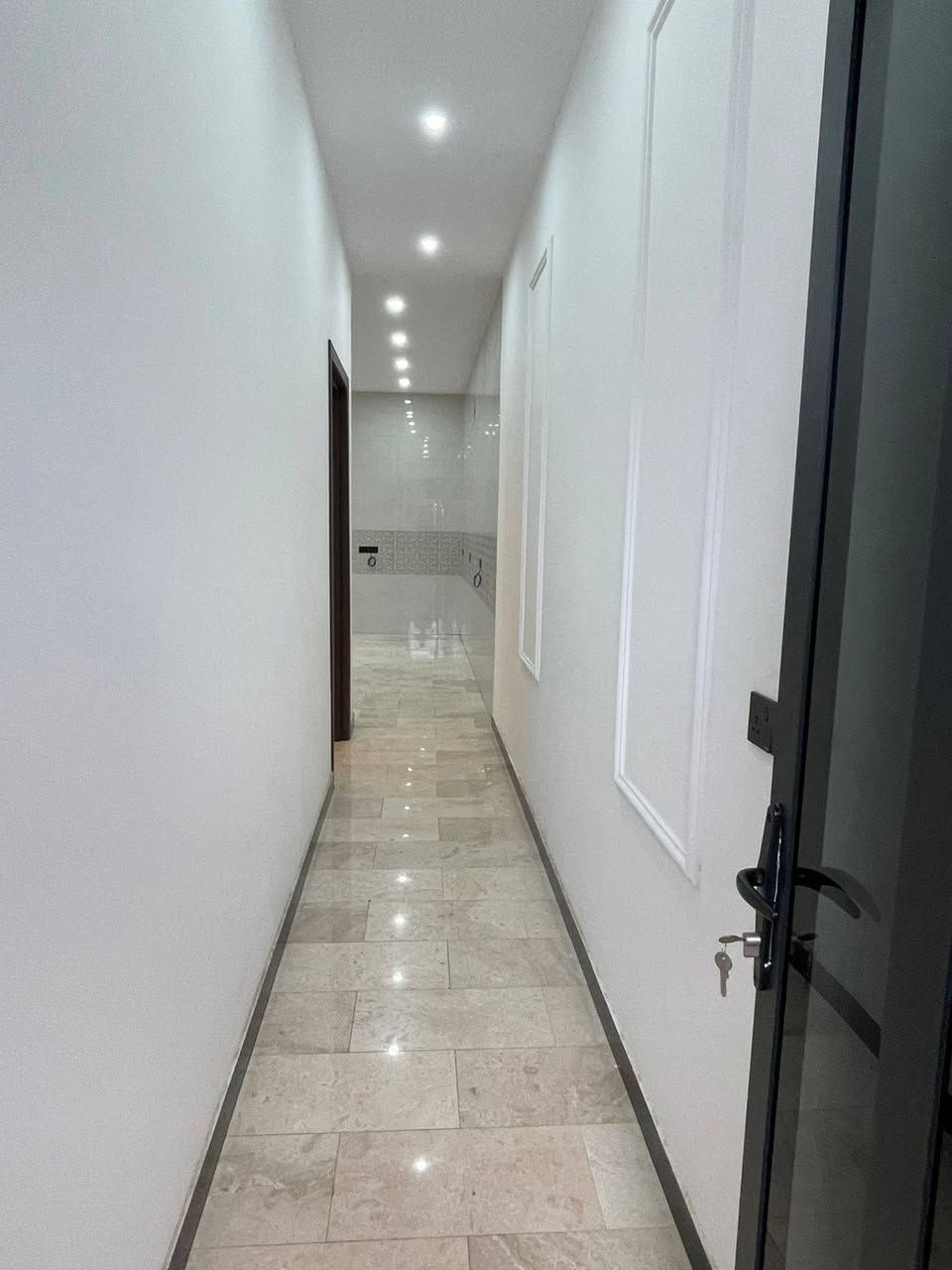 يالله
دار للبيع مساحة 150متر 

الموقع حي الجهاد الضباط 

قريب من الشارع العام مال حي الجهاد 

وقرب الأربع شوارع 

بناء حديث 2025 غير مسكون 

امام البيت ساحه مفتوحه 

ديكورات درجة أولى

يحتوي على 4 غرف نوم 

حمامات عدد 4

الارضيات مرمر 

***********
***********
