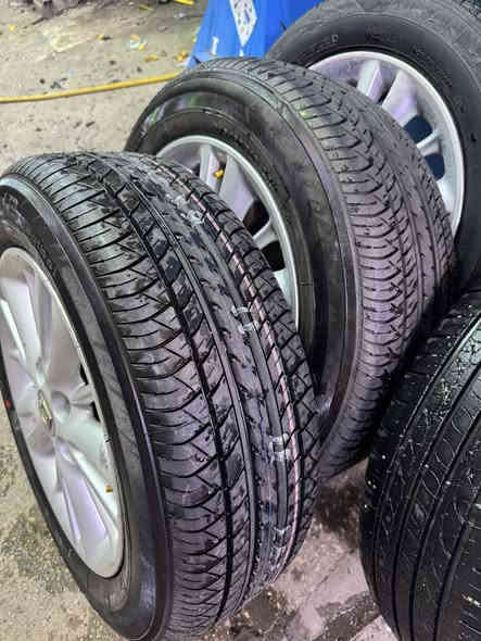 تخم وياله شاهينه حجم ١٦  جدد وبيهن تخم تايرات جدد السعر ٤٠٠ مكاني النجف ***********
