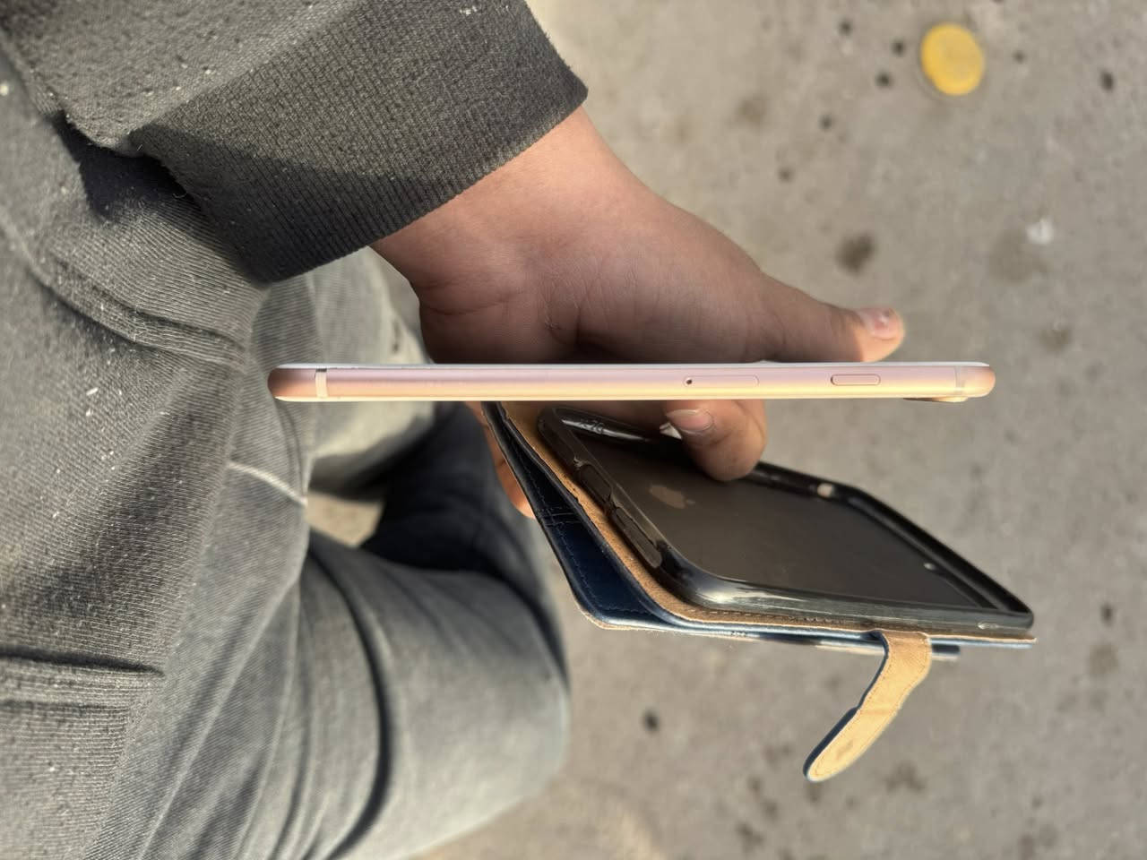 سلام عليكم ايفون 8 بلس نضيف كلش شخط مابي لا مفتوح ولا مصلح كامل من كلشي بصمه وكلشي ببجي 60 فريم العاب كله كامل بطاريه 77 بلادي لا مبدل ولا شي ولا يصرف ابد استخدمه يمي وشوف السعر 150 وبيه مجال للشراي مكان حله مركز بابل حله مركز باب المشهد ويوجد توصيل داخل الحله رقم وخاص ***********
