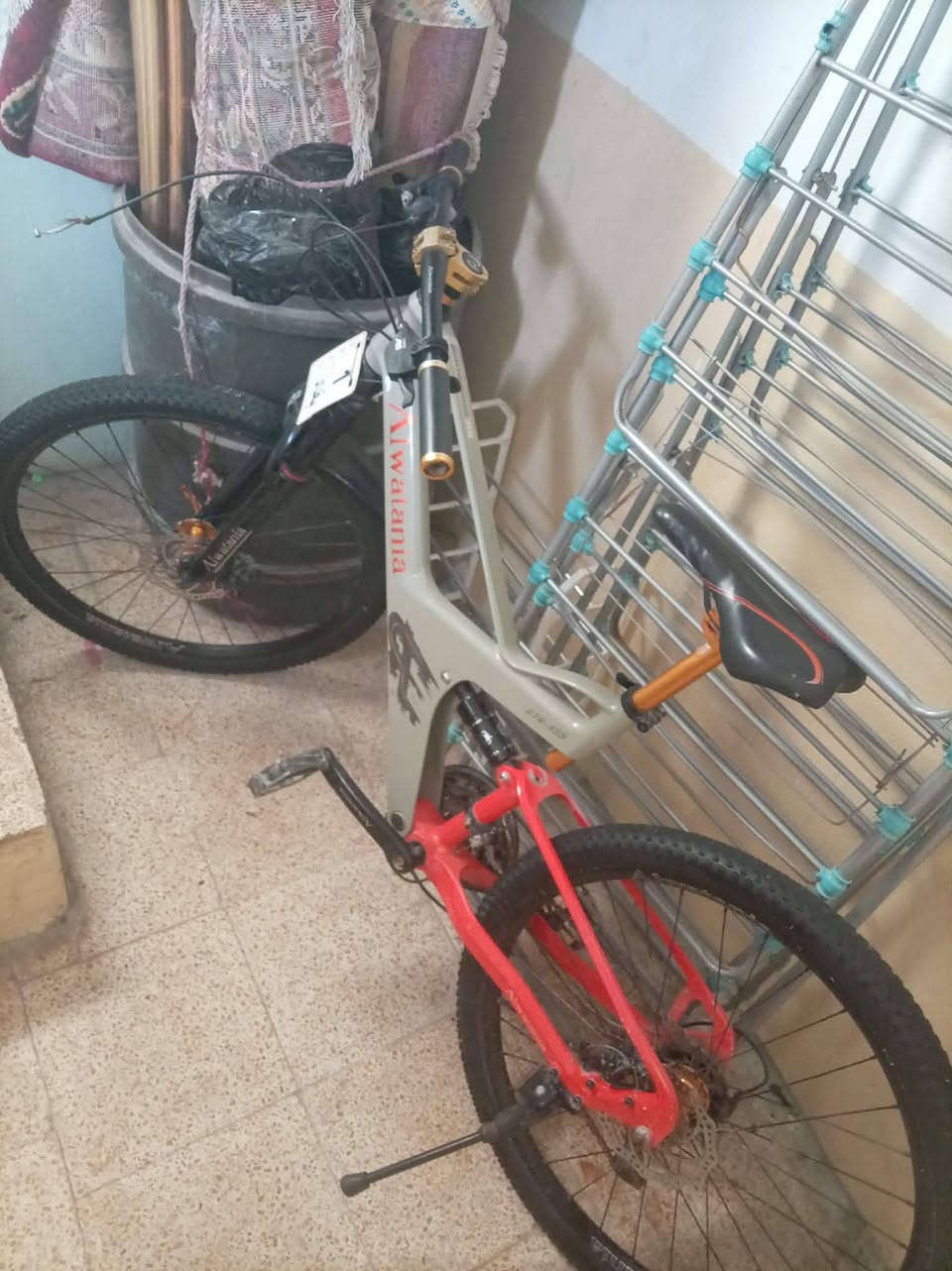 بايسكل للبيع مكاني موصل كله شغال دبلات شغال تايرات جديدا ناقصه قمجتين مال امامي  و خلفي مال بريك السعر 150وبي مجال
الرقم
***********
