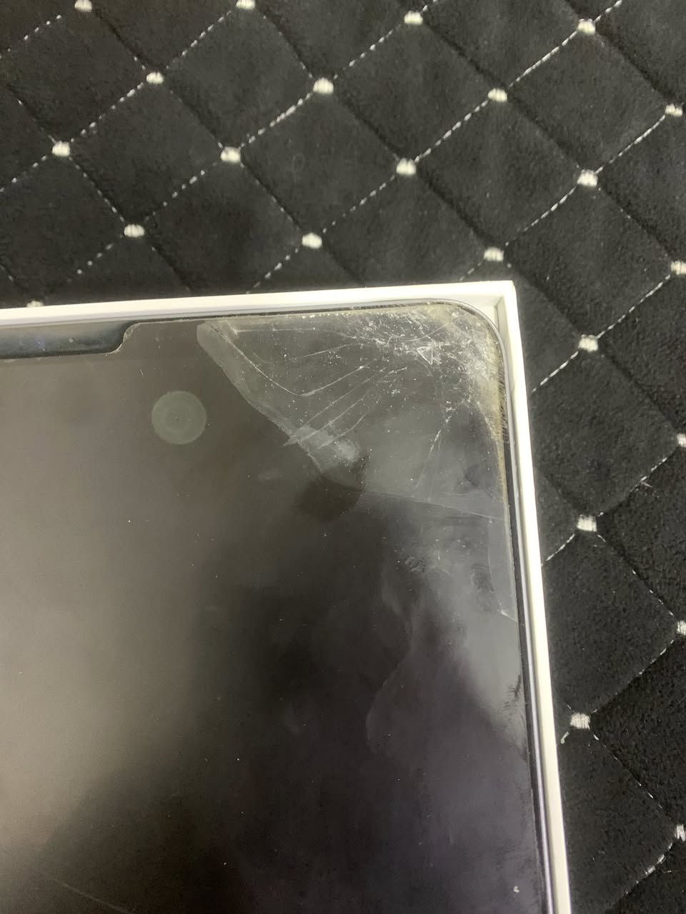 سلام عليكم ايباد ١١ بي كسر قليل بس ما اثر على الشاشه وبوبجي يشغل ١٢٠ فريم السعر ٥٥٠ وبي مجال مكاني بغداد مدينته الصدر رقم ***********
