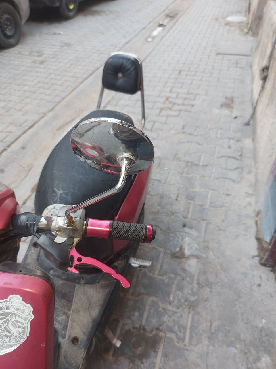 سلام عليكم دراجة بوليس للبيع كاملة الدراجة يرادلهة بس تطبيك كفرات كفر اصلي بيهة يدات رياضي وبيهة صدر أمامي DY كرزي شغالة سلف وهندر يرادلهة غسلة وترتيبات  الدراجة رايدهة ب 425 وبيهة مجال مكاني بغداد جديدة رقم ***********
