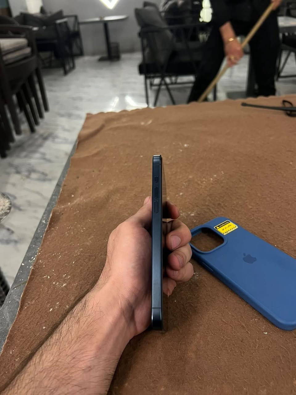 ايفون ١٥برو ماكس
بطارية٩٦ما مصعدة🔋
ذاكرة ٢٥٦
جهاز ما مفتوح 
شريحة ايسم
سعر الجهاز مليون و٥٠
***********
