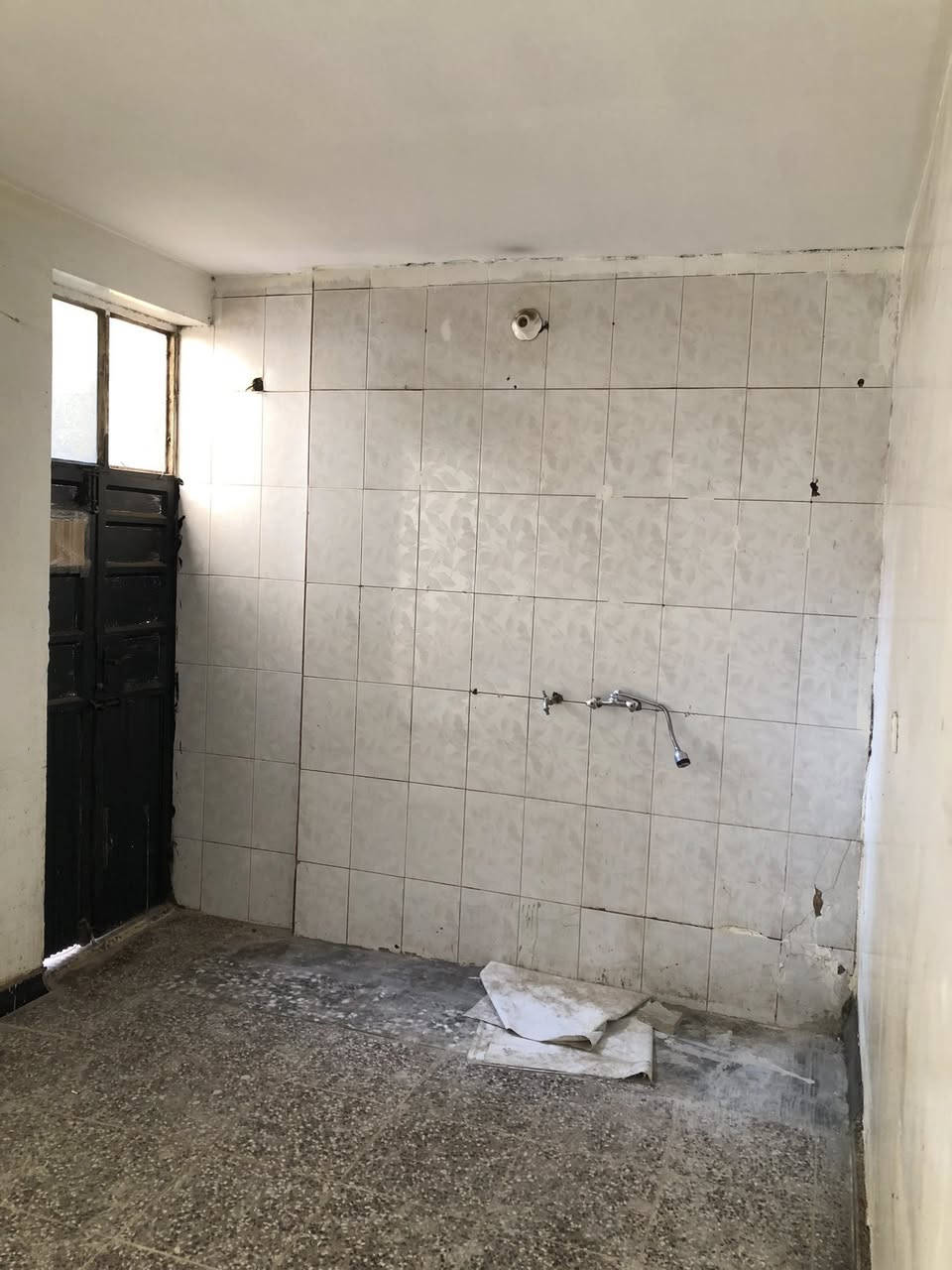 دار كبير للايجار يحتوي على ثلاث غرف نوم واستقبال مع خدمات صحية فوك وجوه 
العنوان:الشعب العقاري
السعر 500
للاستفسار:***********مكتب الظلال للعقار
