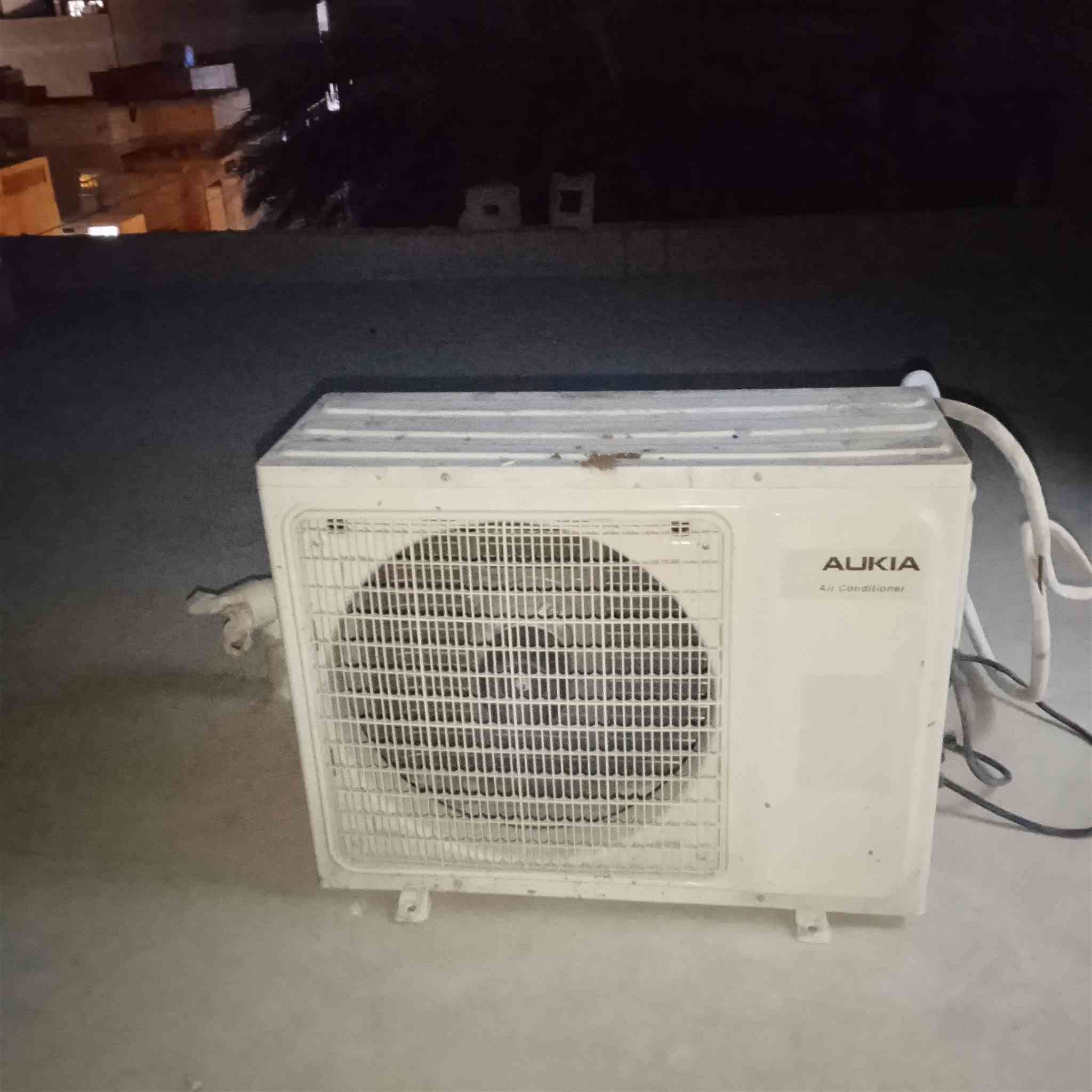 امبيرتر طن ونص تحكم ريمونت للبيع مستعمل موسم واحد نظيف شغال تبريد للستفسار *********** بغداد حي الفرات
