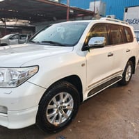 لبيع سياره لاندكروزر 2010سياره مكفوله من مكينه وكير وحداديه بيه فقط شب...