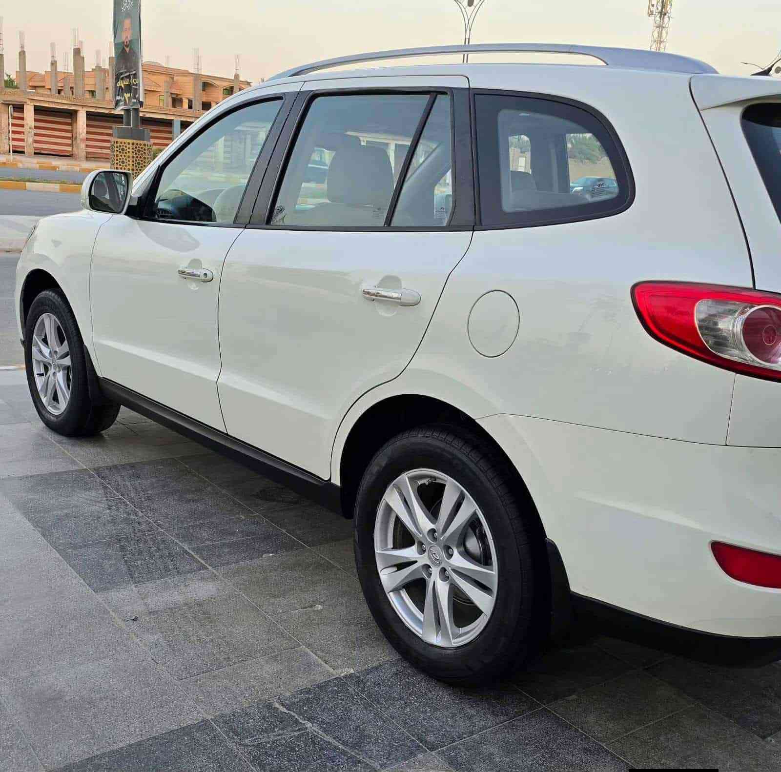 السلام عليكم
سنتافي خليجي موديل 2010 رقم بغداد دولي بسمي شخصآ مشروع وطني ا الشركة العامة فول مواصفات 
كفاله عامه من تبديل والصبغ
 فتح بنيد فقط
 مواصفات فتحه السيارة  محرك 3500 / V6 سلندر بيه صوت رواجز فقط
  7راكب  فور ويل 4*4 دفع رباعي مري شفط +أشاير بالمري 5 ويل كب يدات نيكل تحكم أستيرن ش    تبريد 3 قطع + سياره جديده    كشنات كهربائي داخل بيجي +صاج حداديه جديده كهربائيات كلها شغاله تبريد ثلج تدفئه   منضومةزنون عالي وناصي على وضع شريكه 
السعر145مكان الشطرة
***********
