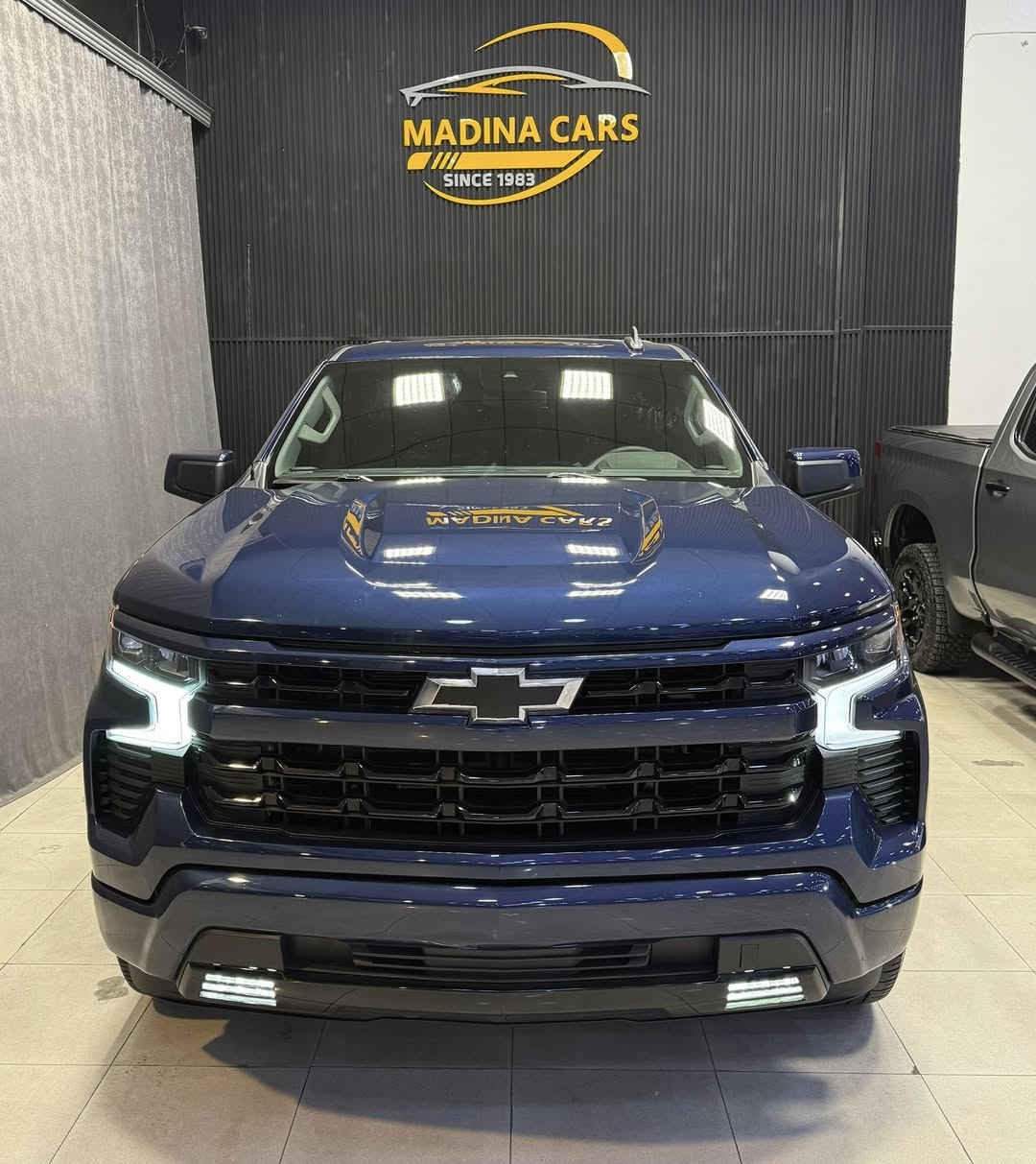 Chevrolet Silverado 
2023 LT
4i - 2.7T - 4x2

بسمە و شغال
شاشە و کامیرە
لایت لید
کوشین کهرابایی
کوشینات هیتر
سوکان هیتر
رادار
باب طویل
بودی قصیر
ویل 22

28.000 mile
2 قطعە صبغ
سعر 310 ورقە

معرض ( مەدینە ) اربیل شارع ١٠٠م
0750 261 2500
0772 665 1010
