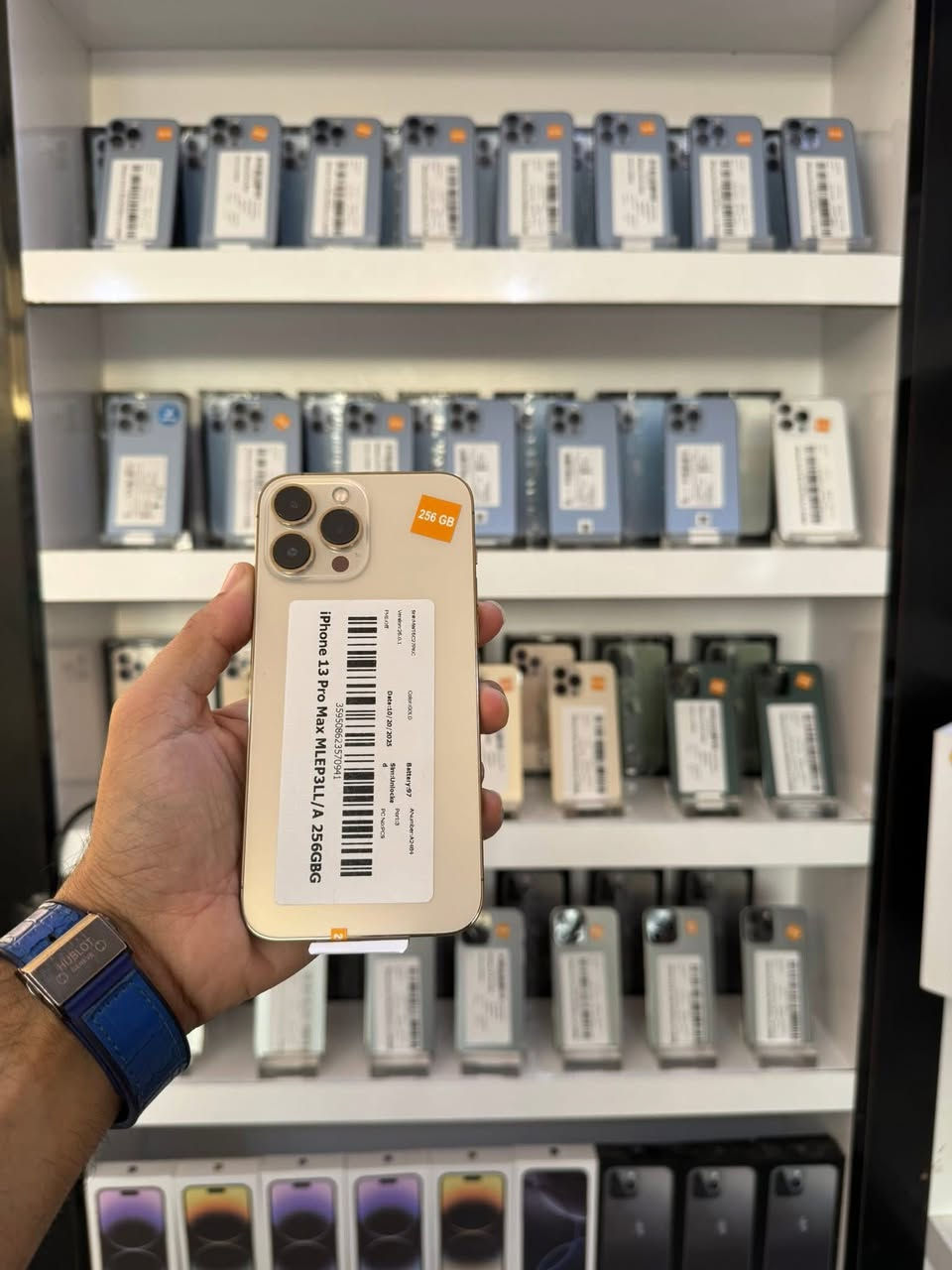 ب700 الف فقط ❤️ 🔥
ايفون 13 برو ماكس 😍
📱 سعة 256GB
🔋 بطارية 94
📌نموذج M الاصلي 
✅نضافة عالية جداً 100%
🗒 ضمان شرط الفحص 
💰السعر خاص 
📞 واتساب او خاص فقط : ***********

📍حي الحسين شارع مسقفات صلاة الجمعة تحت قاعة حديد فيوري 
مركز ابل ستور
