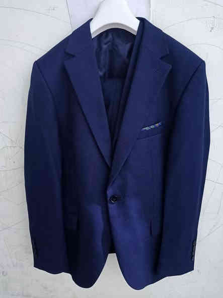 سلام عليكم بدله رسميه عدد ثنين قياس 48وقياس 46 البدله 3قطع صناعة تركيا سعر الوحده 40 اللون نيلي اتصال ***********
