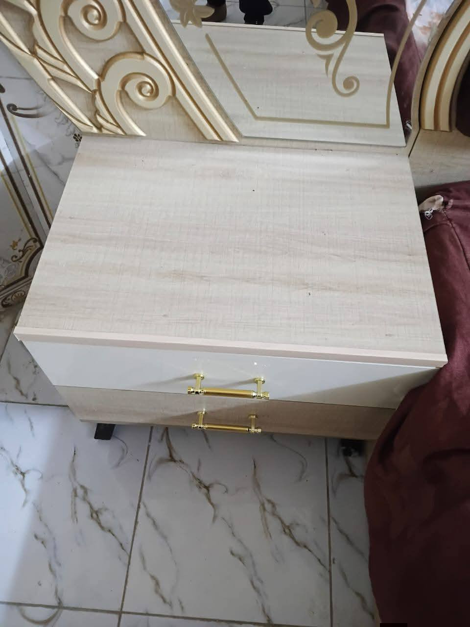 السلام عليكم ورحمة الله غرفه تركي للبيع تسع قطع اي ستفسار خاص او انتصال عل رقم بي وتساب ***********
