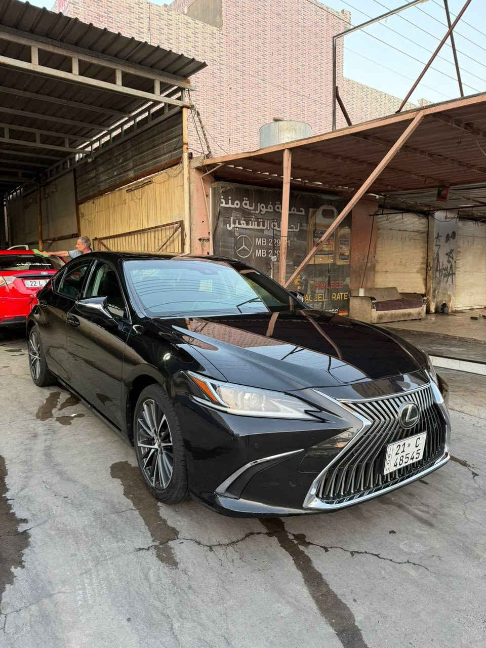LEXUS ES 350 
مۆدێل 2022 
مواسفات ئەمریکی 
تەنها بۆنیت بۆیاخ بێ ناوگرتن بێ ئێرباگ 
یەک پەڵە سارد لە چەمەلەخی دواوەی سایەق 
١٠٧ هەزار کم ڕۆیشتووە 

***********
*********** السليمانية, العراق
